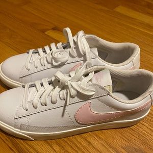 Nike Blazer Low Sneakers, men’s size 7.5, women’s size 9, excellent condition.